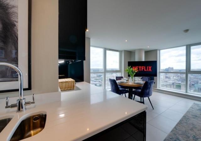 Tallest Building In The City Centre Sleeps 5 Incredible City Mountain And Lagan Views Belfast Eksteriør bilde